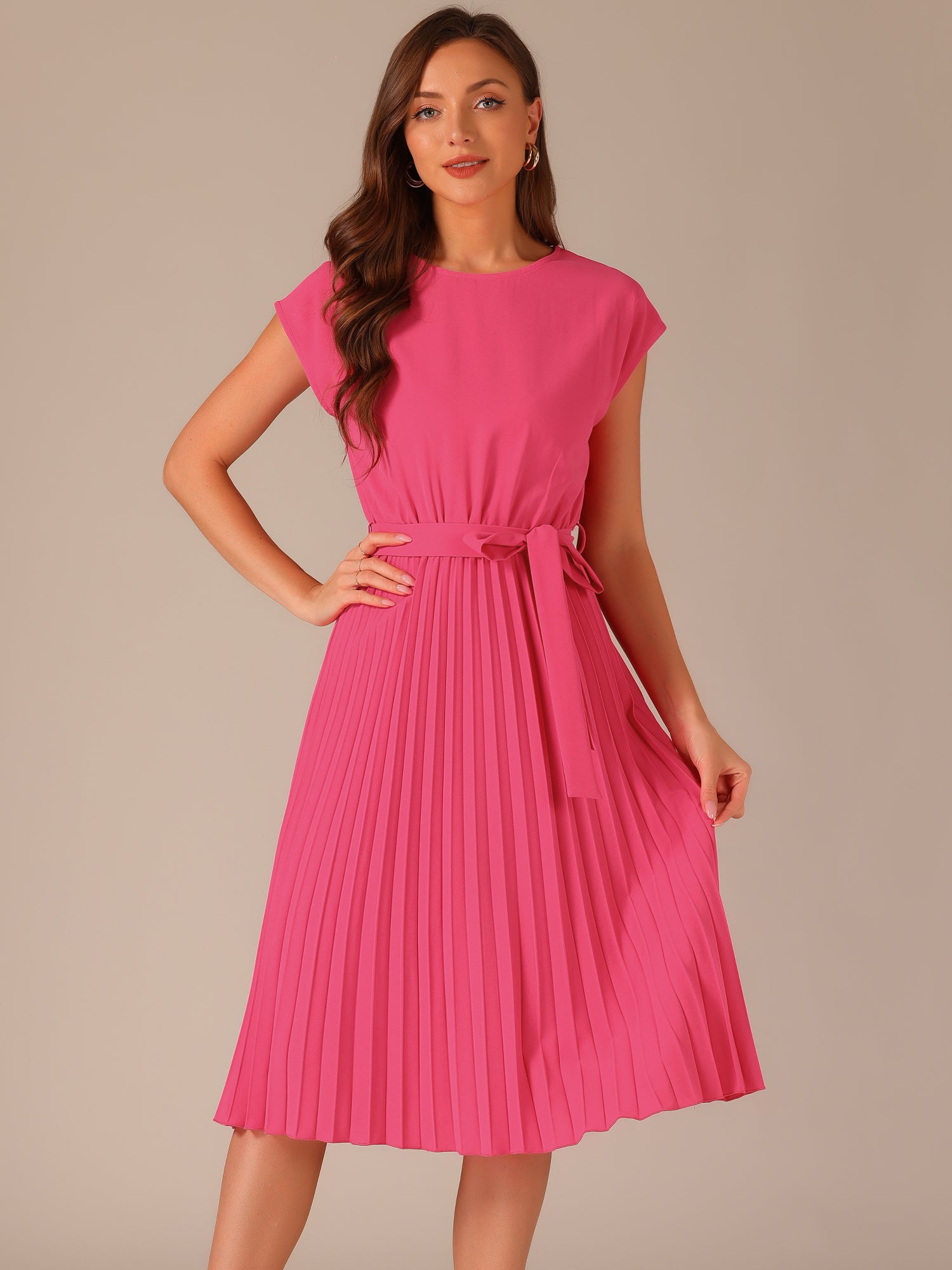 Robe plissée trapèze sans manches à col rond et taille nouée
