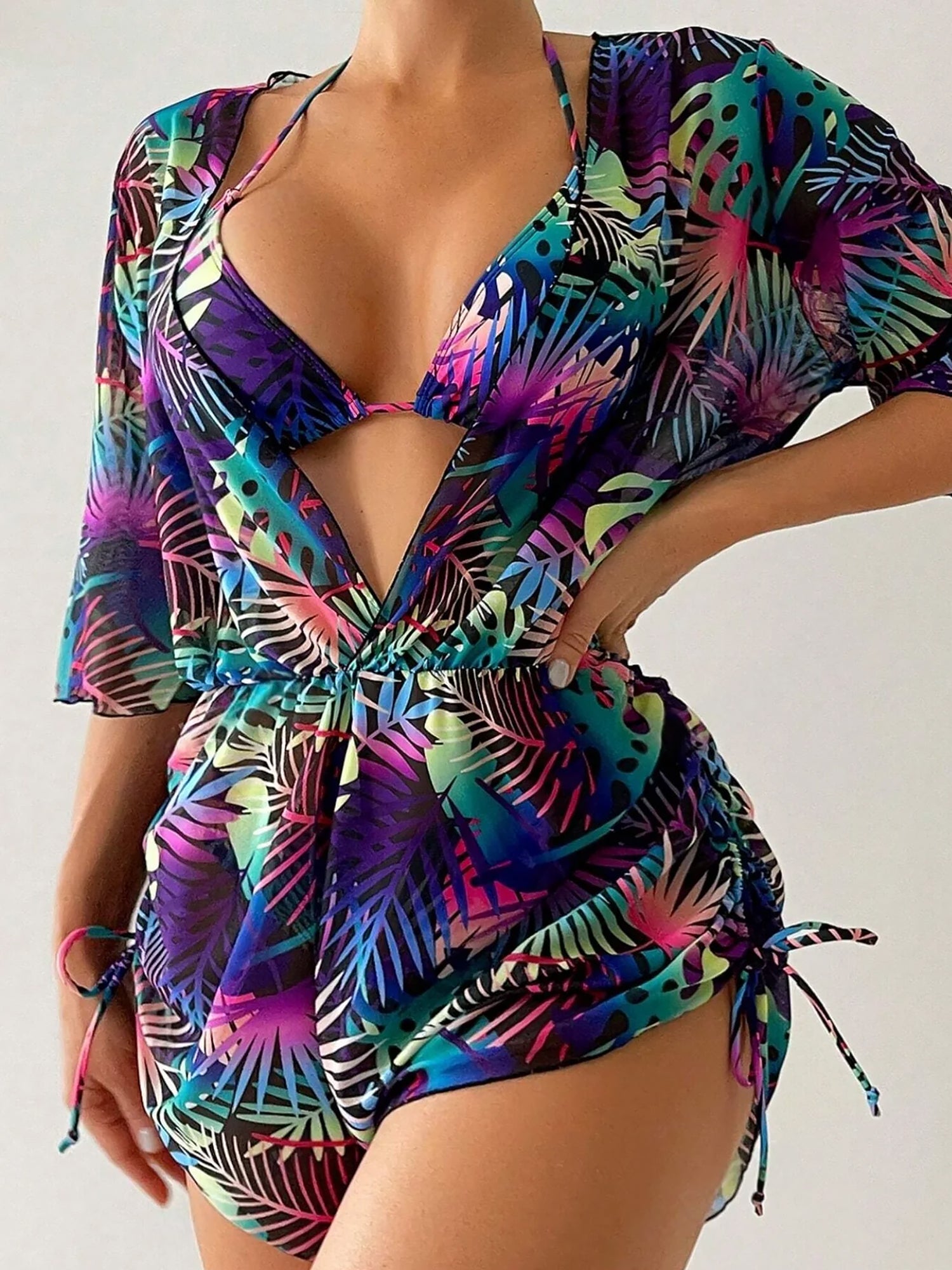 Ensemble de bikinis 3 pièces à lacets et dos nu et paréos imprimés